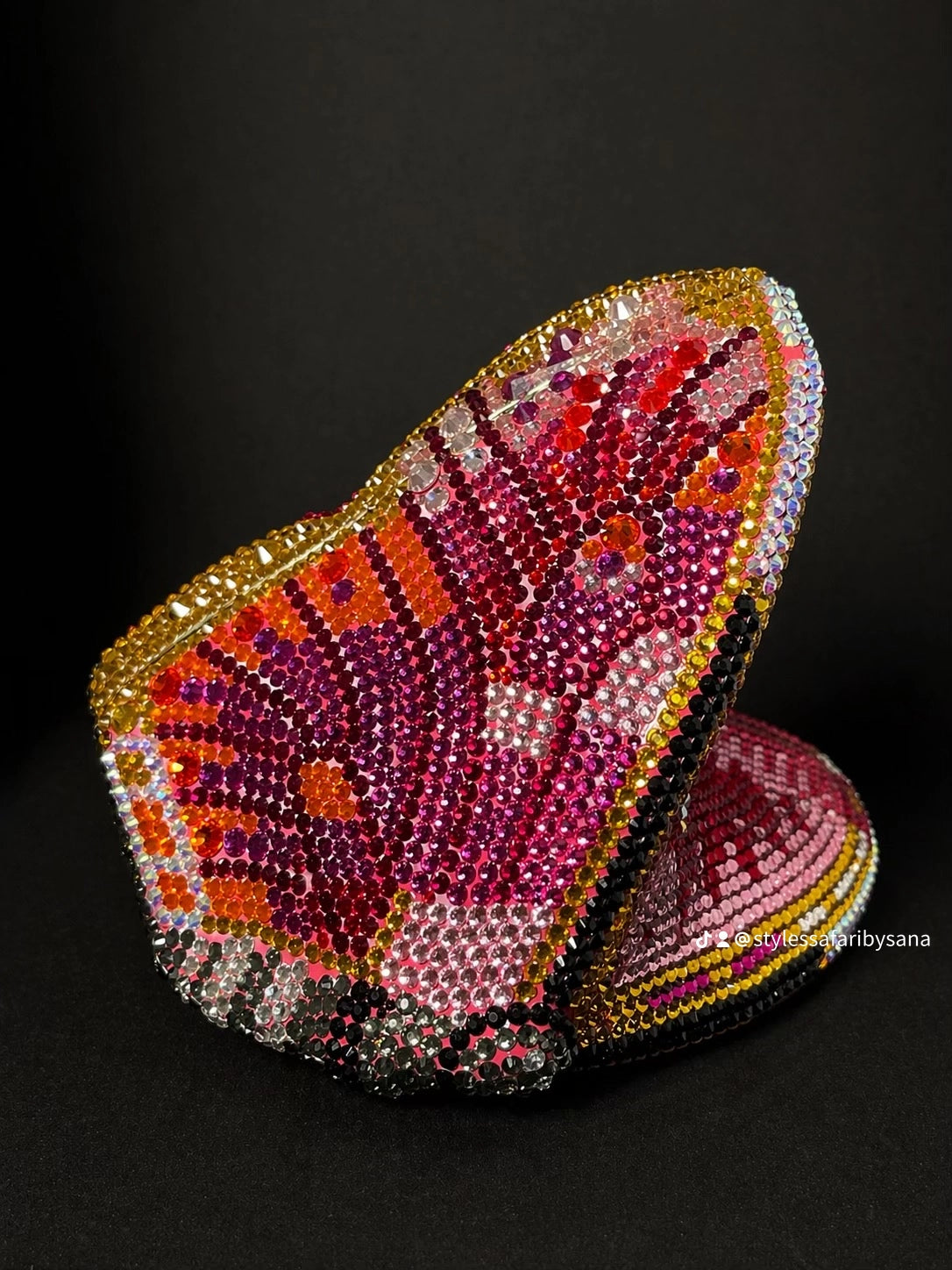 β¨ The Viral Butterfly Clutch Everyone Is Obsessed With π¦π
Elegant, luxurious