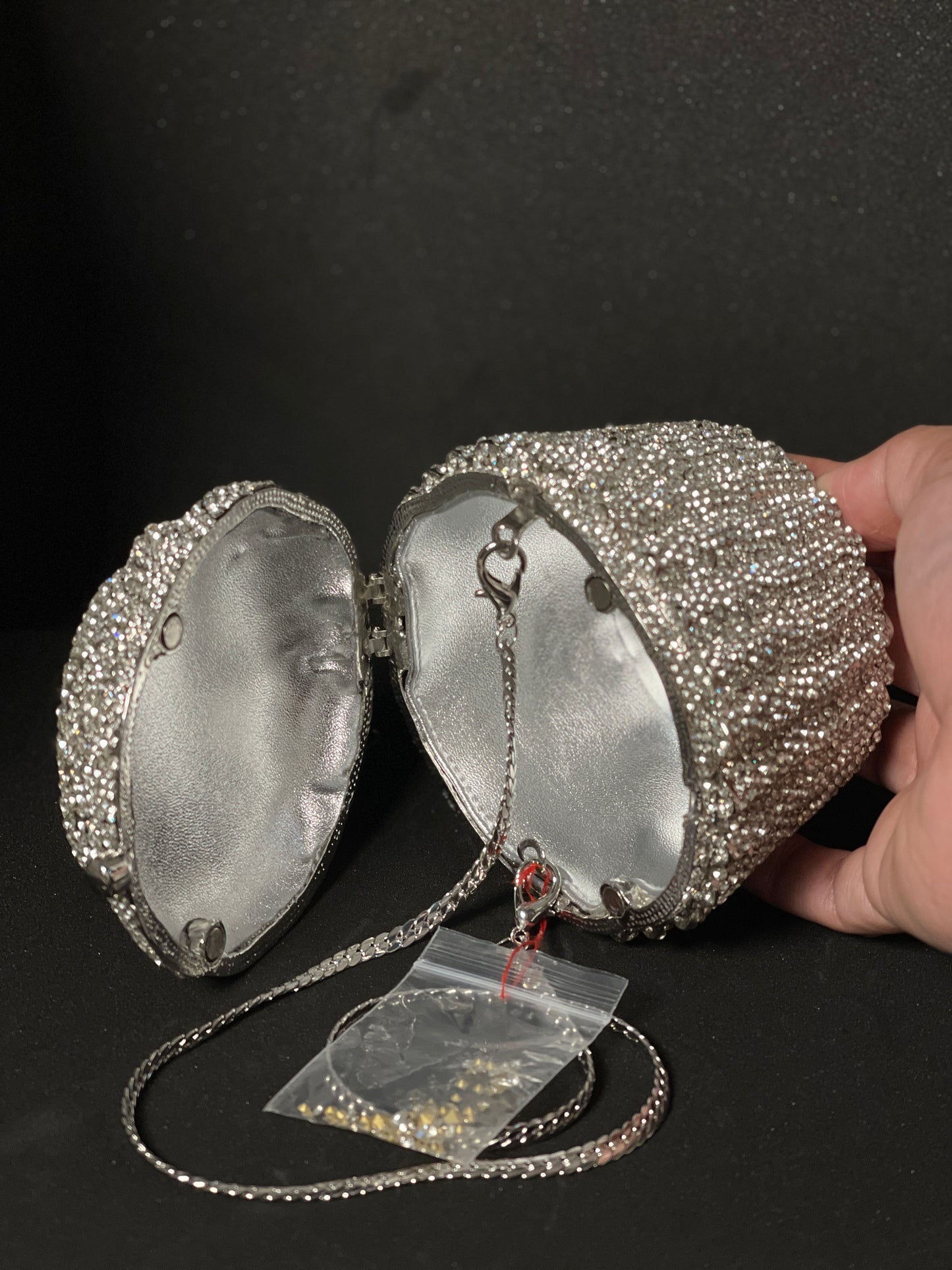 ✨ Premium Cupcake Swarovski Clutch Bag
Luxury Designer Party & Bridal Handbag for Women 💎